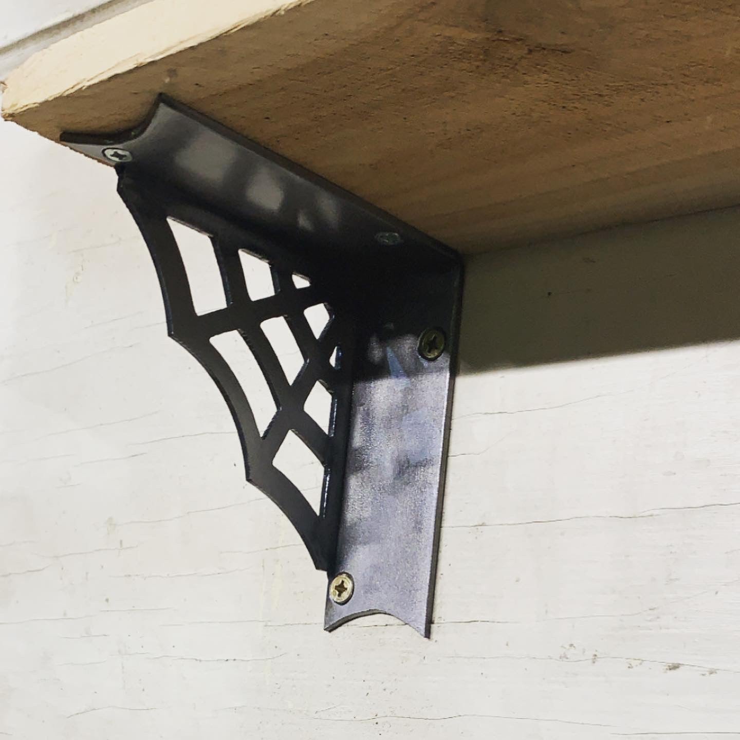 SPIDER WEB SHELF BRACKETS