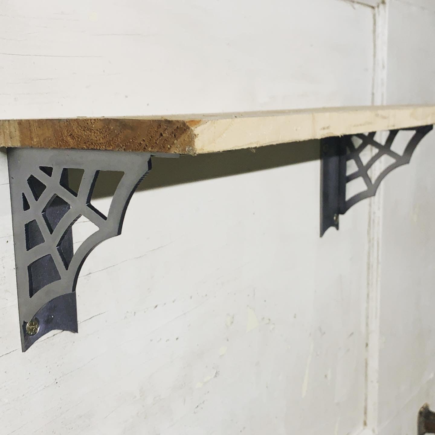 SPIDER WEB SHELF BRACKETS