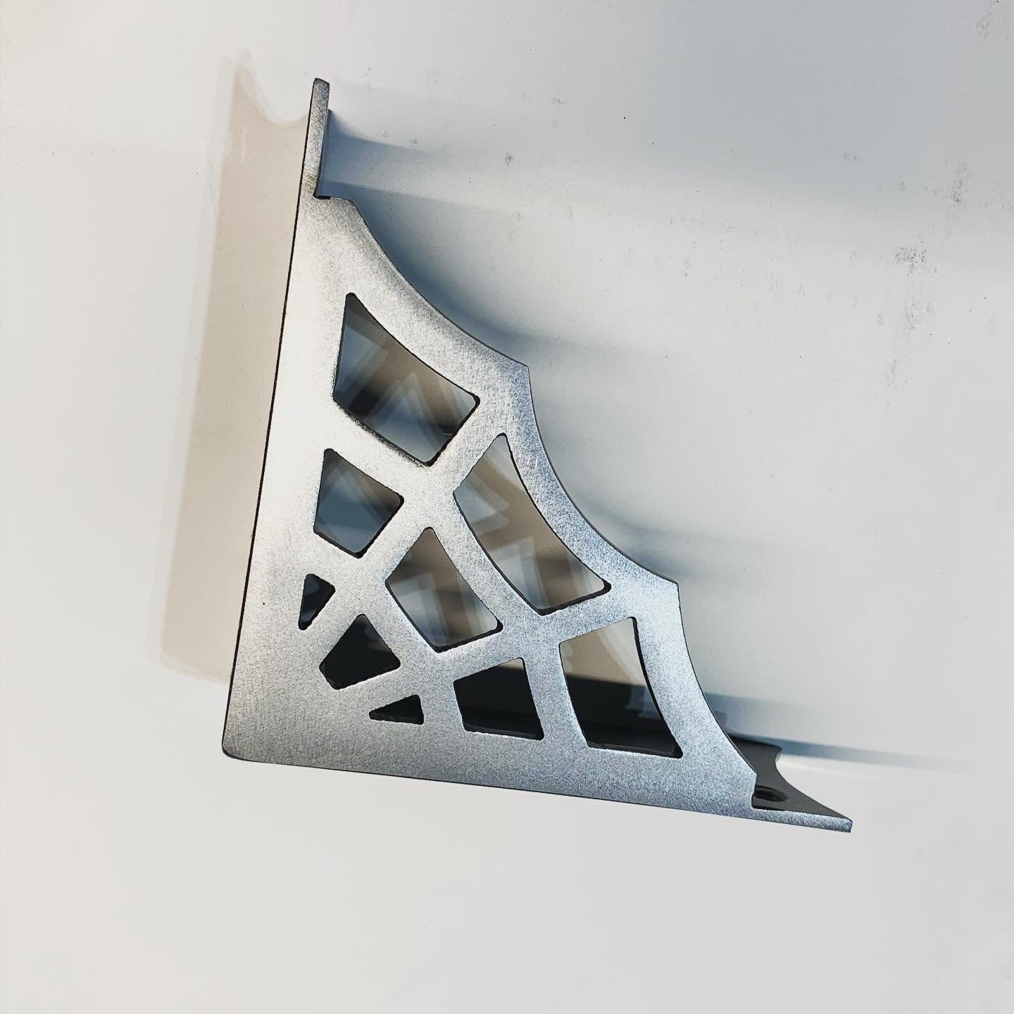 SPIDER WEB SHELF BRACKETS